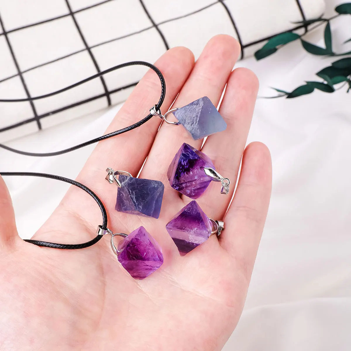 1PC Natural Healing Energy Crystal Stone Colorful Fluorite Crystal Octahedral Pendant Jewelry Women's Necklace Gift