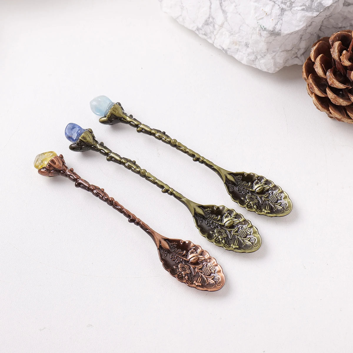 Random color Natural Crystal Raw Gemstone Mini Spoon Healing Crystal Coffee Spoon Dessert Tea Flatware Home Decor